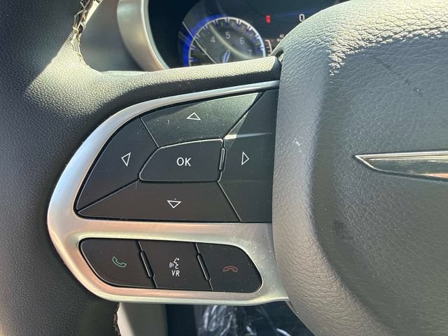 Used 2023 Chrysler Pacifica Touring-L FWD image 22