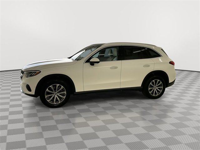 Used 2025 Mercedes-Benz GLC 300 4MATIC image 5