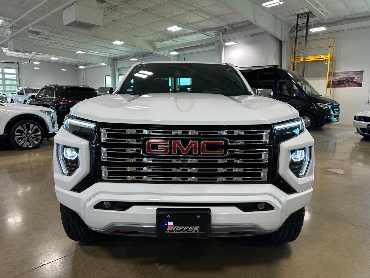 Used 2024 GMC Canyon Denali AWD/4WD image 2