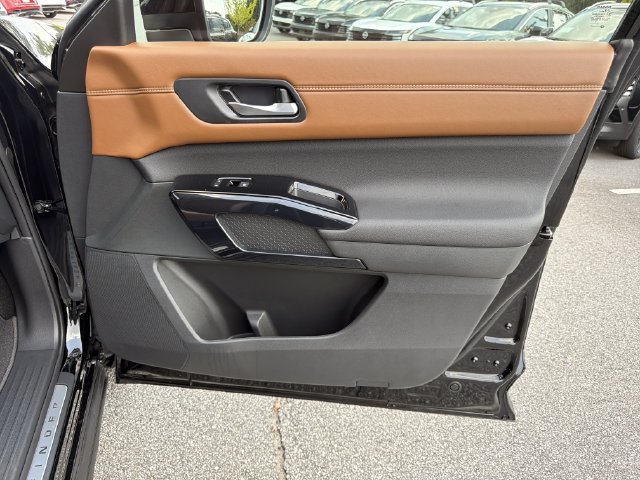 New 2026 Nissan Pathfinder Platinum FWD image 16