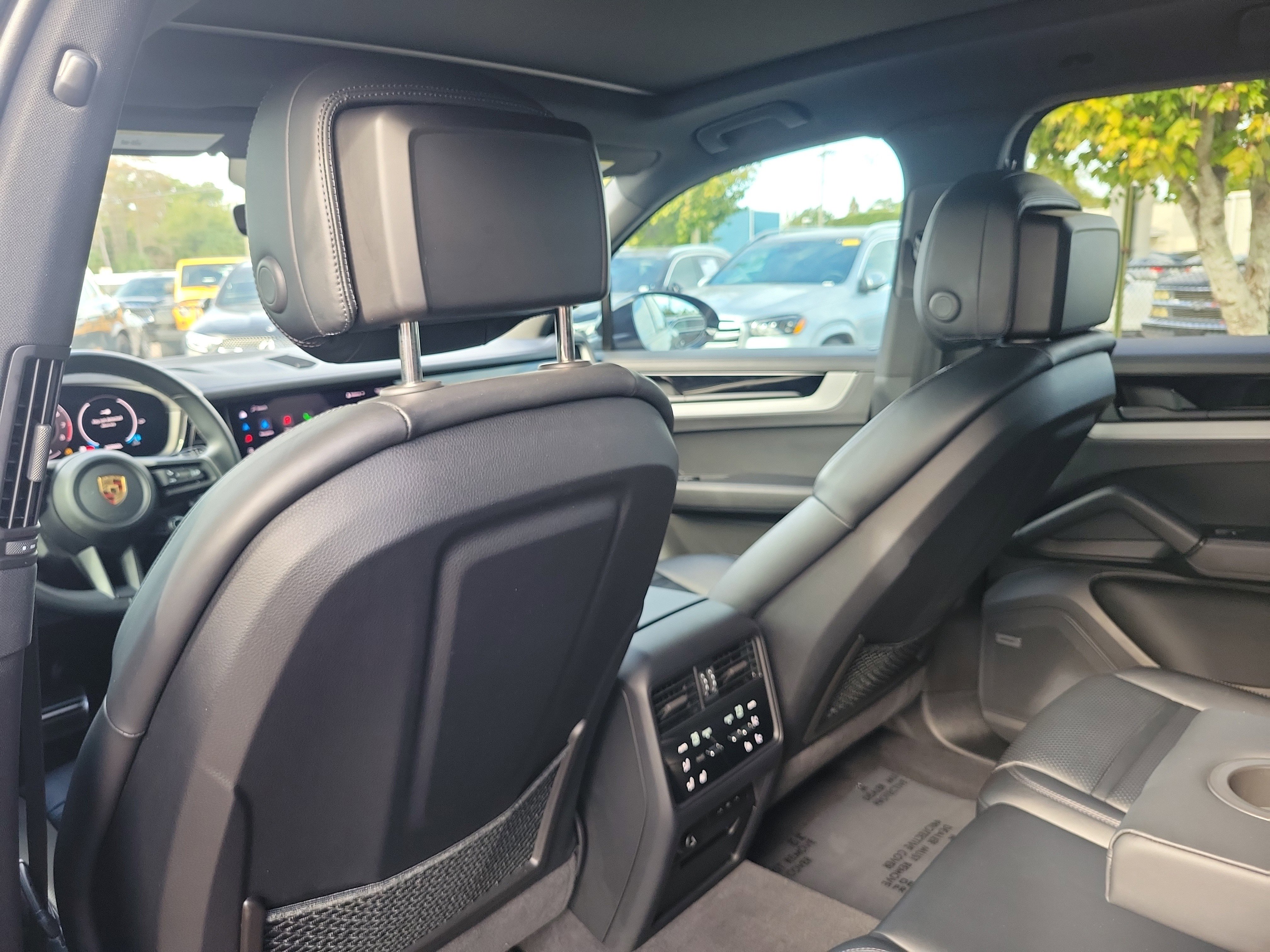 Used 2024 Porsche Cayenne S image 9