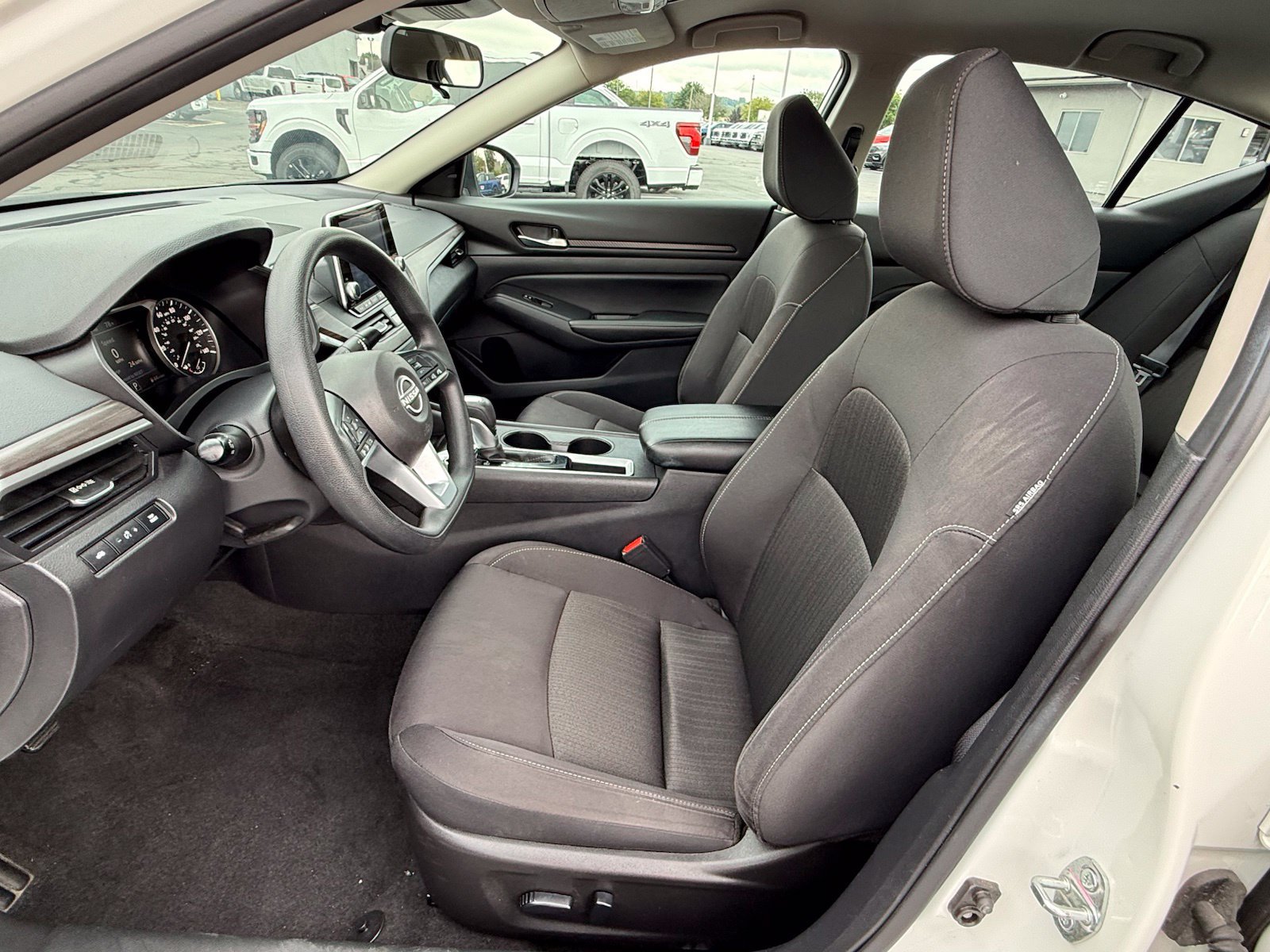 Used 2025 Nissan Altima 2.5 SV FWD image 13