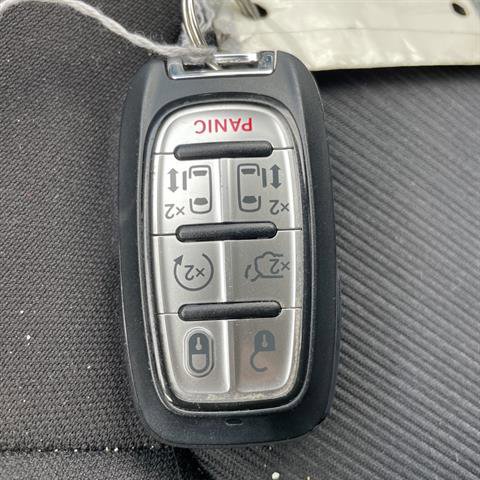 Used 2023 Chrysler Voyager LX image 10