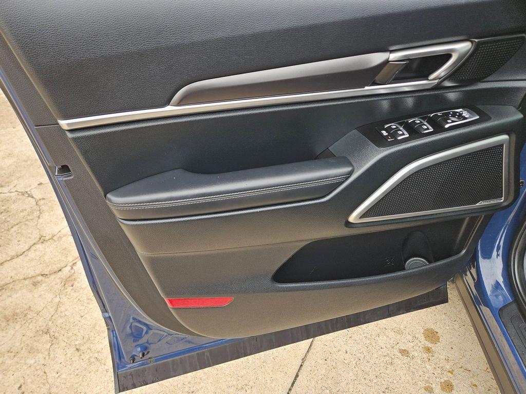 Used 2025 Kia Telluride S FWD image 13