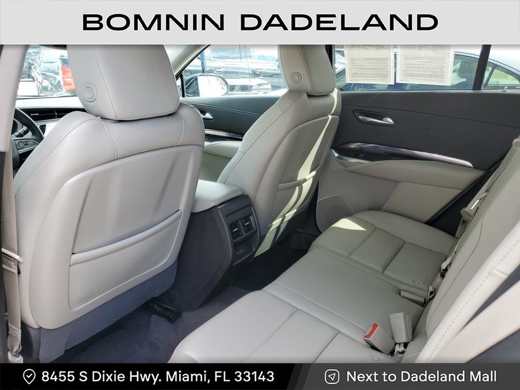 Used 2022 Cadillac XT4 Luxury w/ Driver Awareness Package image 11
