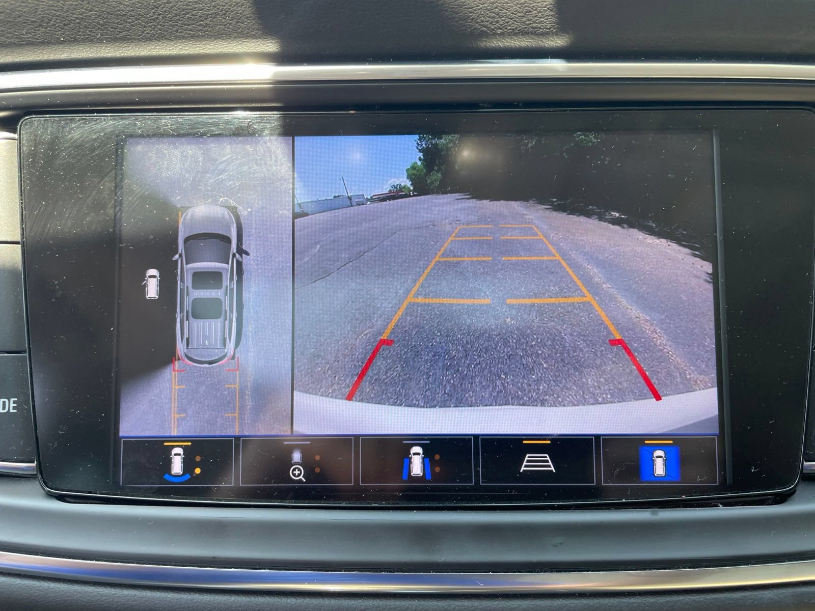 Used 2022 Buick Enclave Avenir w/ Avenir Technology Package FWD image 26