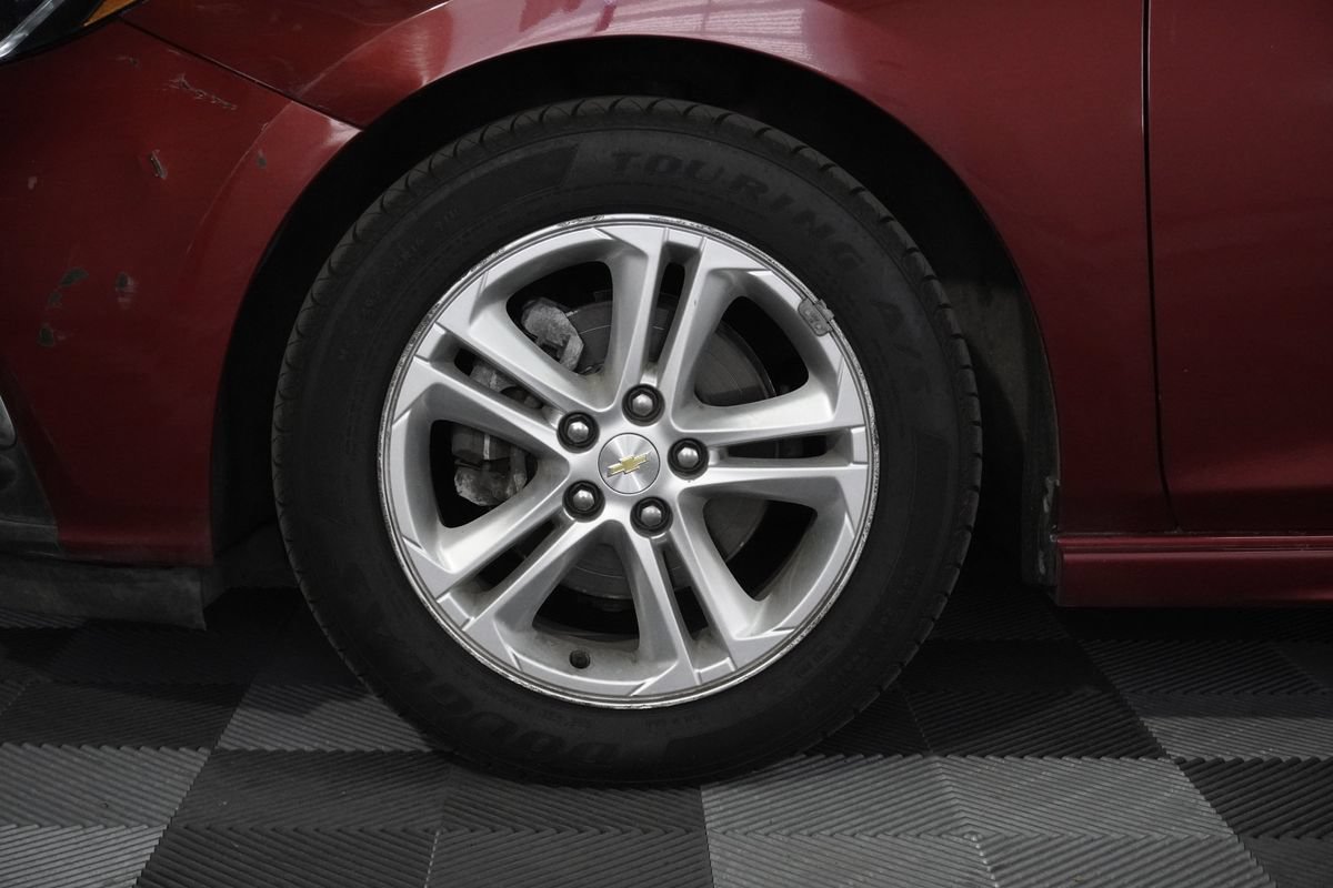 Used 2017 Chevrolet Cruze LT w/ Sun And Sound Package FWD image 26
