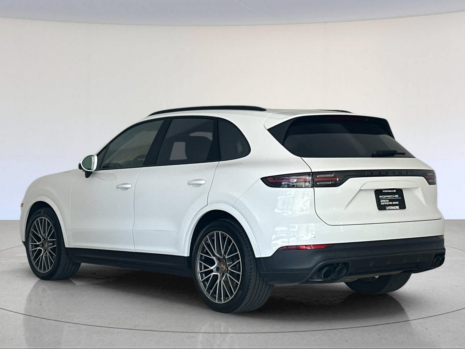 Certified 2023 Porsche Cayenne Platinum Edition AWD/4WD image 3