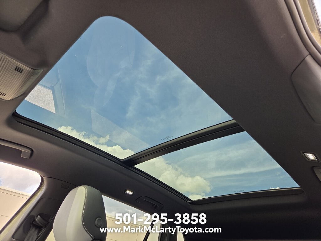Used 2026 Volkswagen Tiguan SE R-Line FWD image 17