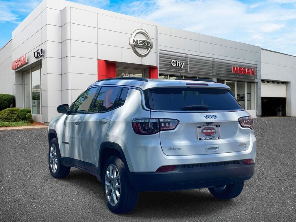 Used 2023 Jeep Compass Latitude AWD/4WD image 8