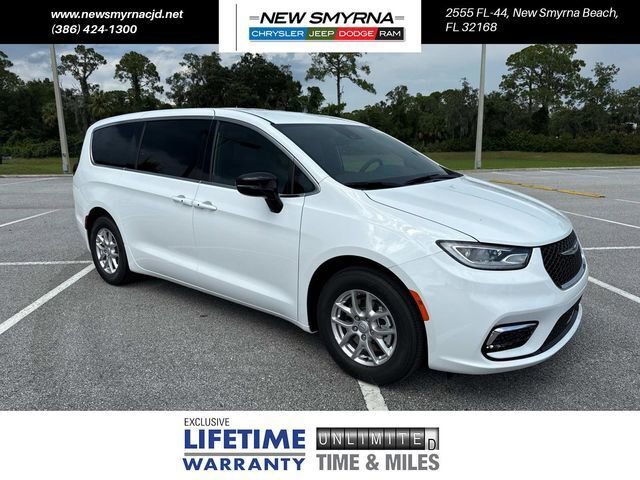 New 2026 Chrysler Pacifica Select image 1