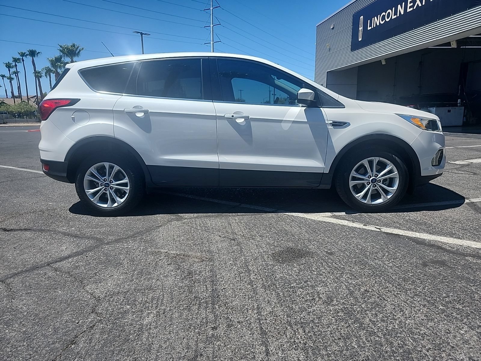 Used 2019 Ford Escape SE FWD image 7
