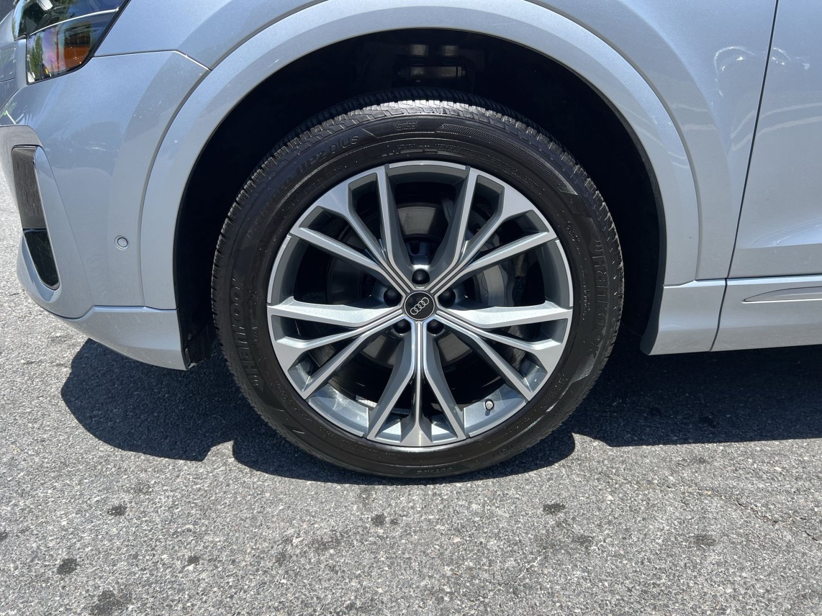 Used 2025 Audi Q8 Premium AWD/4WD image 12