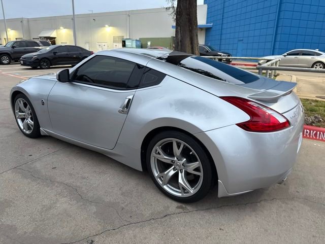 Used 2009 Nissan 370Z Coupe w/ Sport Pkg RWD image 3