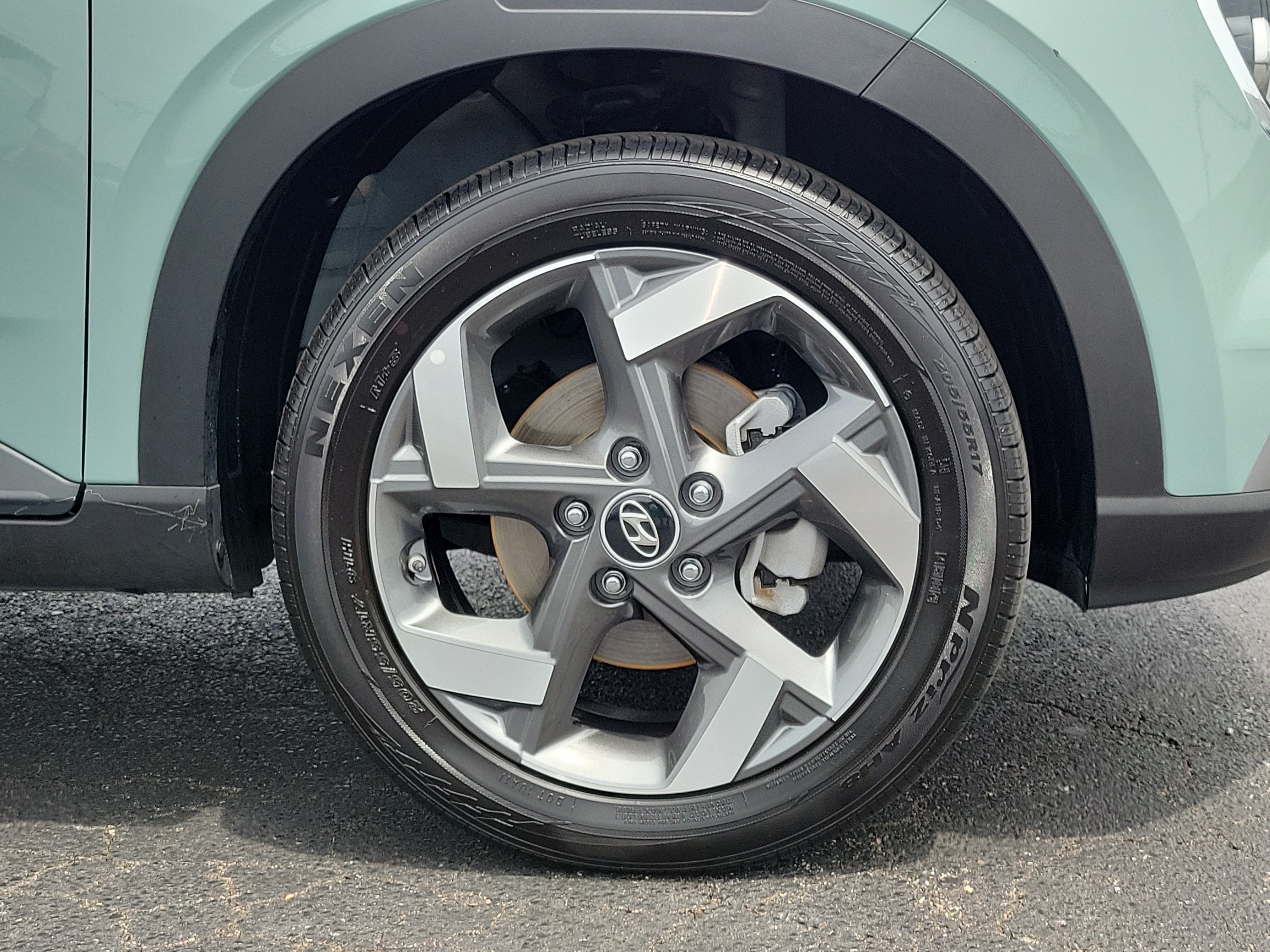 Used 2025 Hyundai Venue SEL FWD image 5