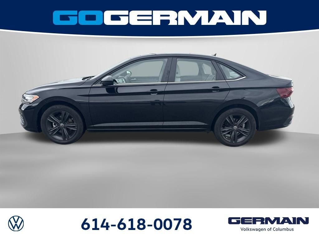 Used 2023 Volkswagen Jetta SE w/ Panoramic Sunroof Package FWD image 3