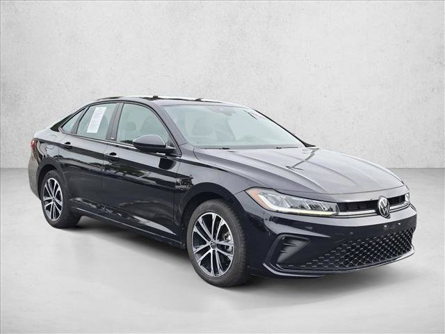 Used 2025 Volkswagen Jetta Sport FWD image 3