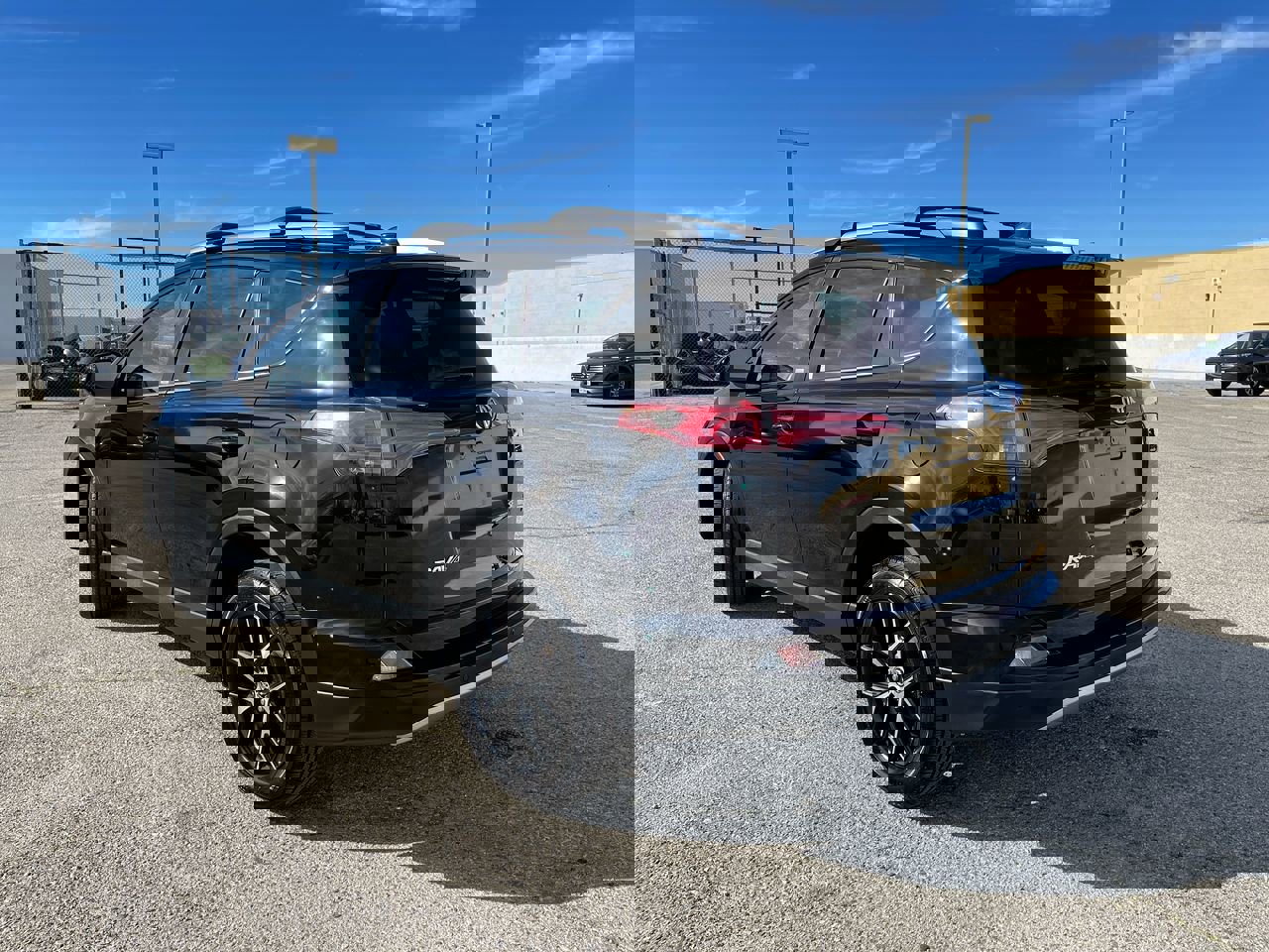 Used 2017 Toyota RAV4 SE image 5