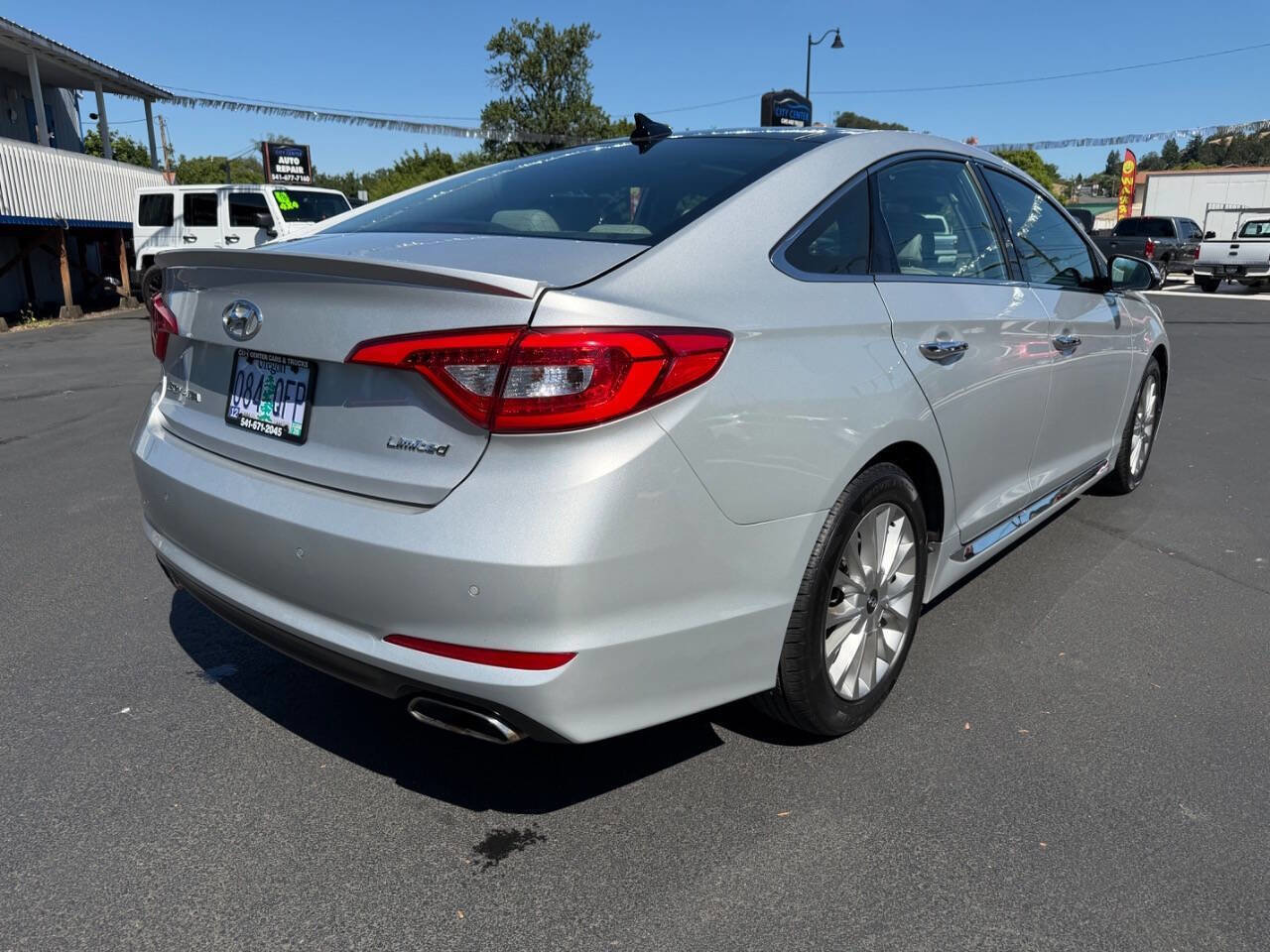 Used 2015 Hyundai Sonata Limited w/ Option Group 06 FWD image 22