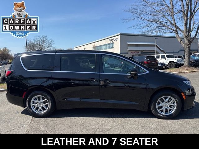 Used 2024 Chrysler Pacifica Touring-L FWD image 12