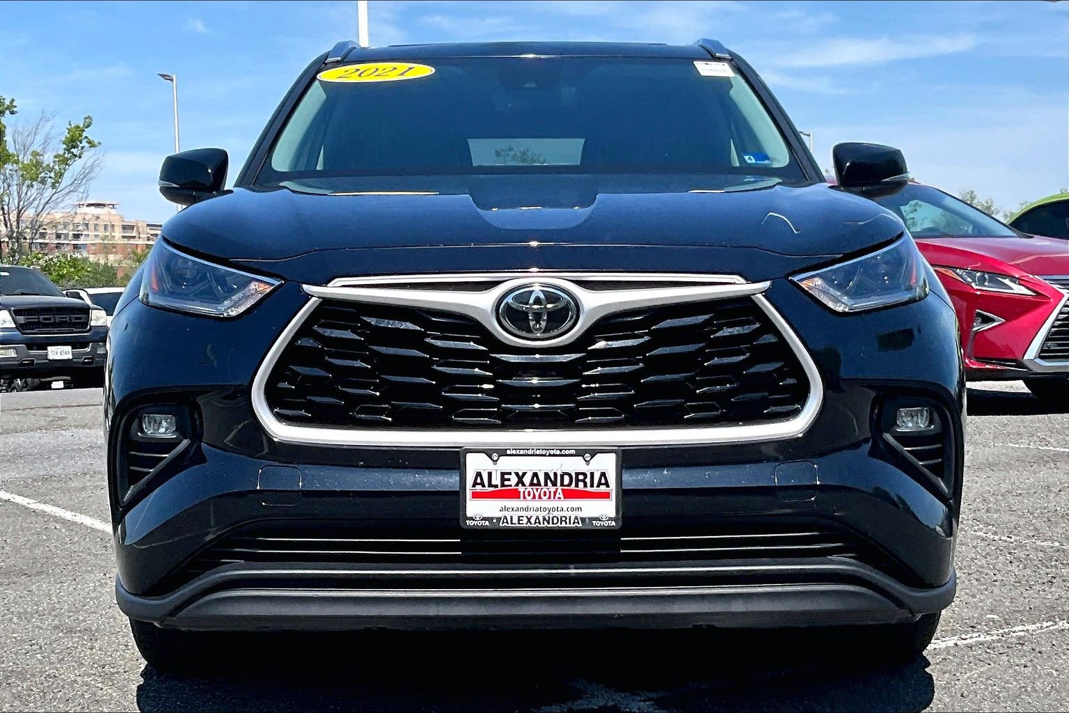 Used 2021 Toyota Highlander XLE image 3