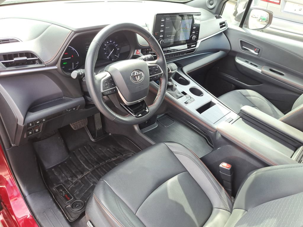Used 2021 Toyota Sienna XSE w/ XSE Plus Package image 18