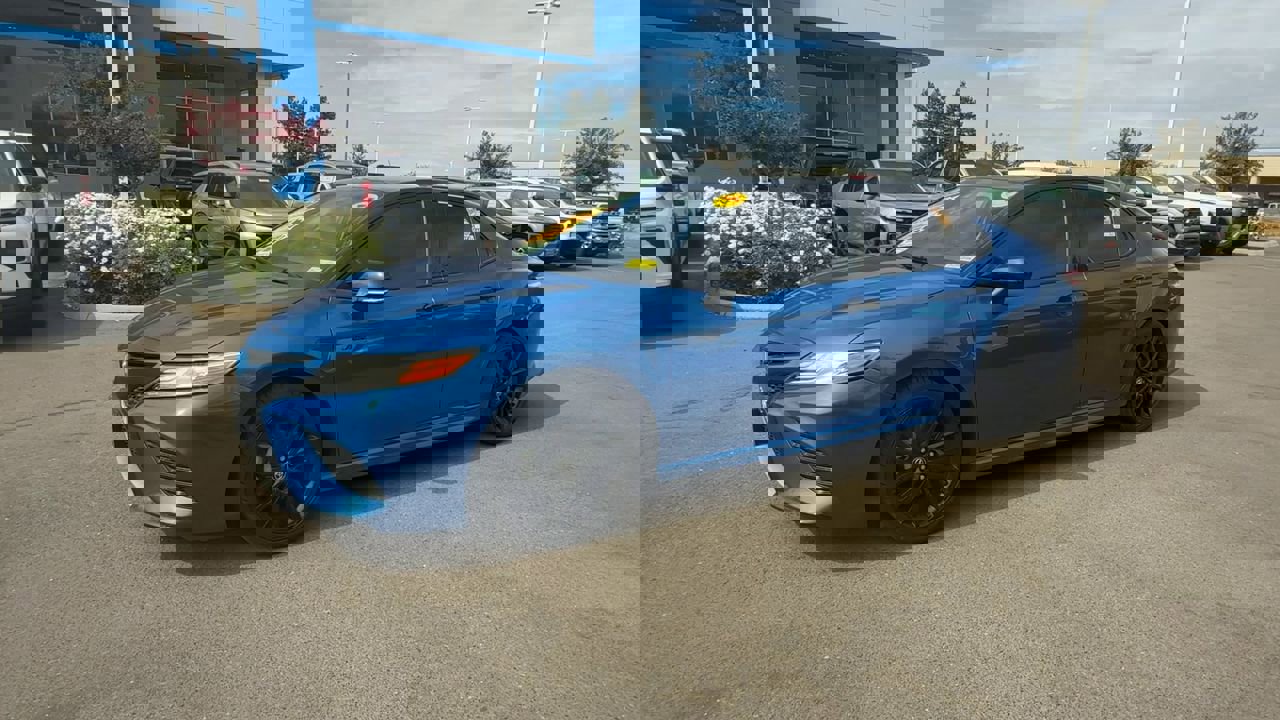 Used 2020 Toyota Camry XSE image 3