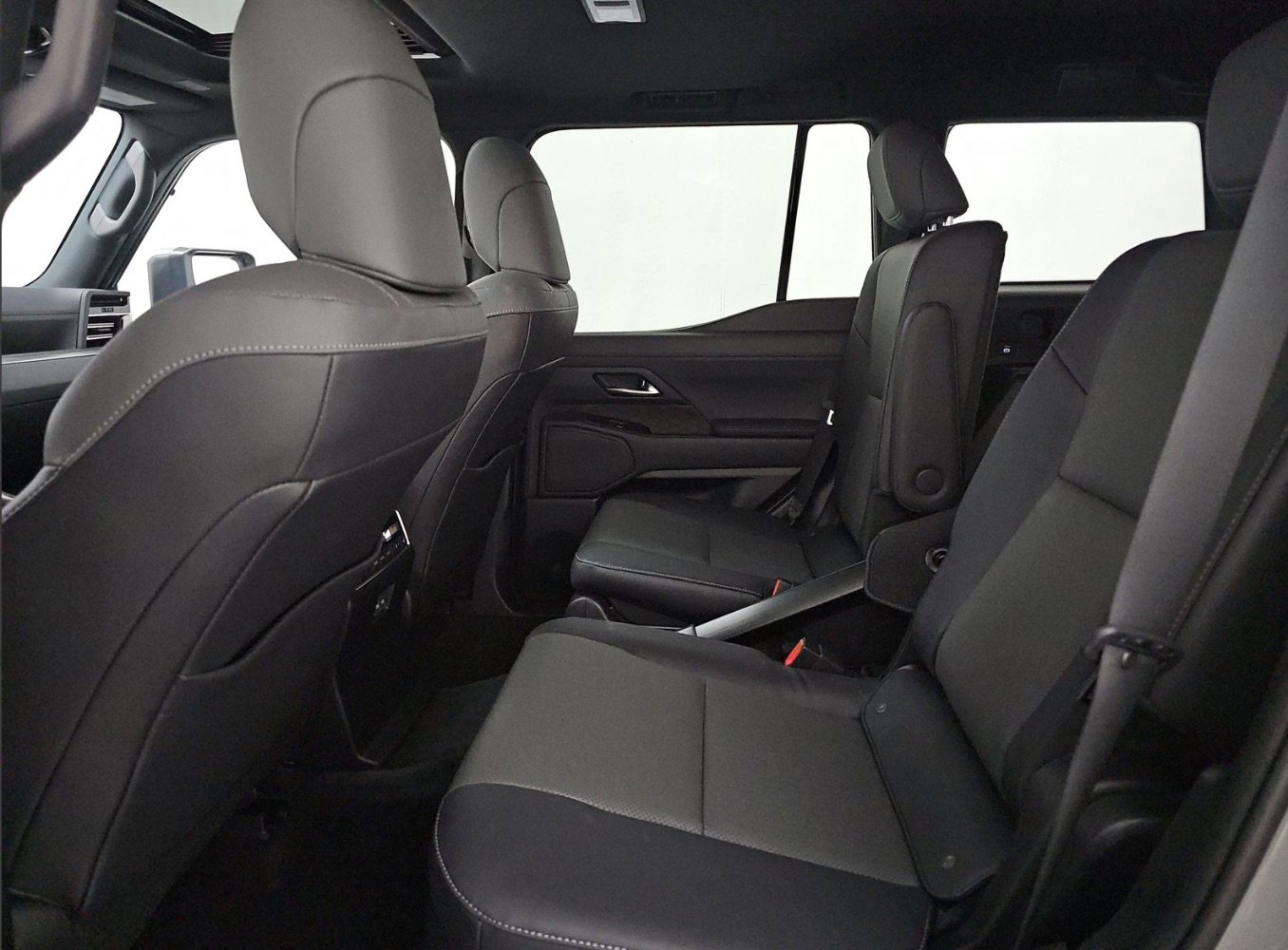 Used 2025 Lexus GX 550 w/ Accessory Package (2T) AWD/4WD image 8