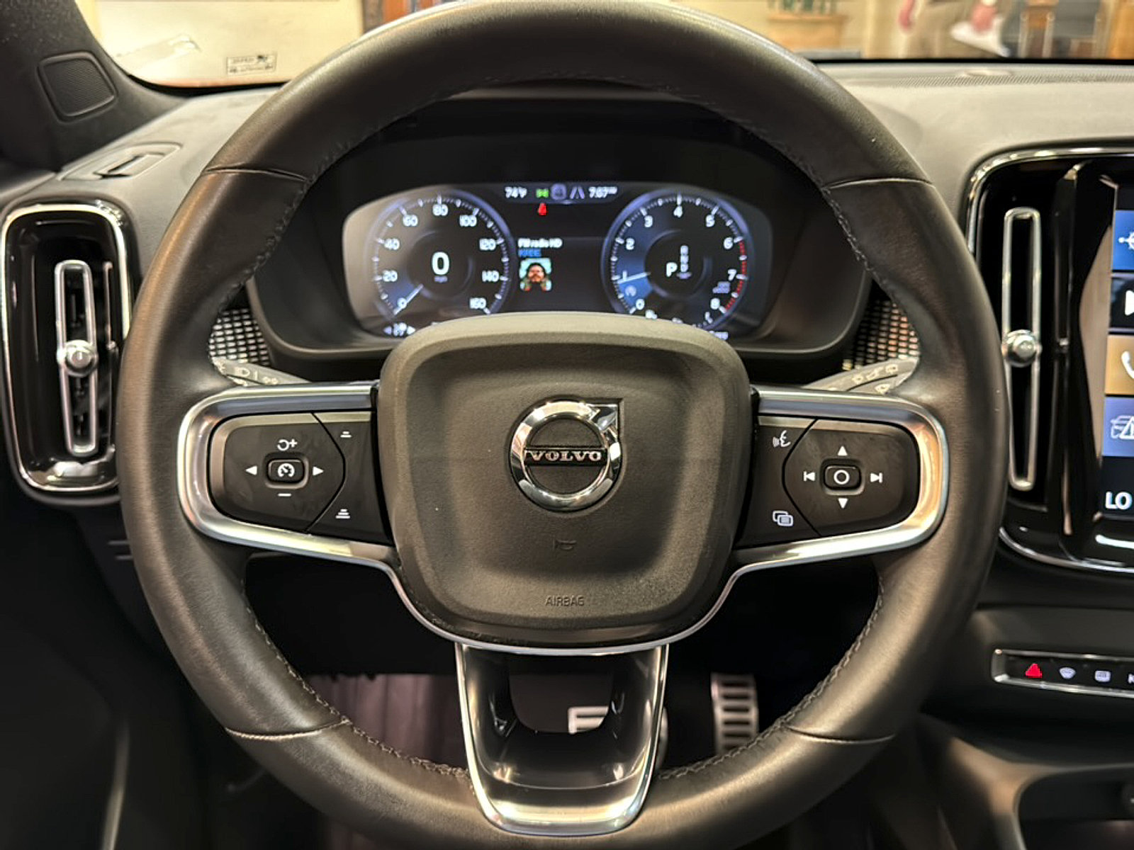 Used 2022 Volvo XC40 T5 R-Design AWD/4WD image 17