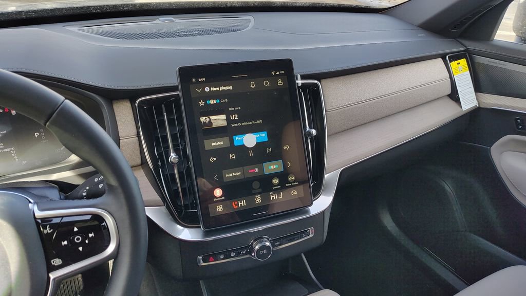 New 2026 Volvo XC90 B6 Plus w/ Protection Package Premier image 18