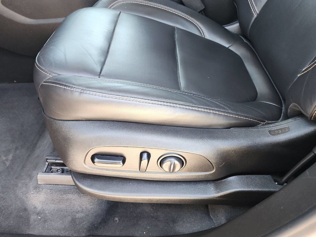 Used 2021 Chevrolet Traverse LT FWD image 12