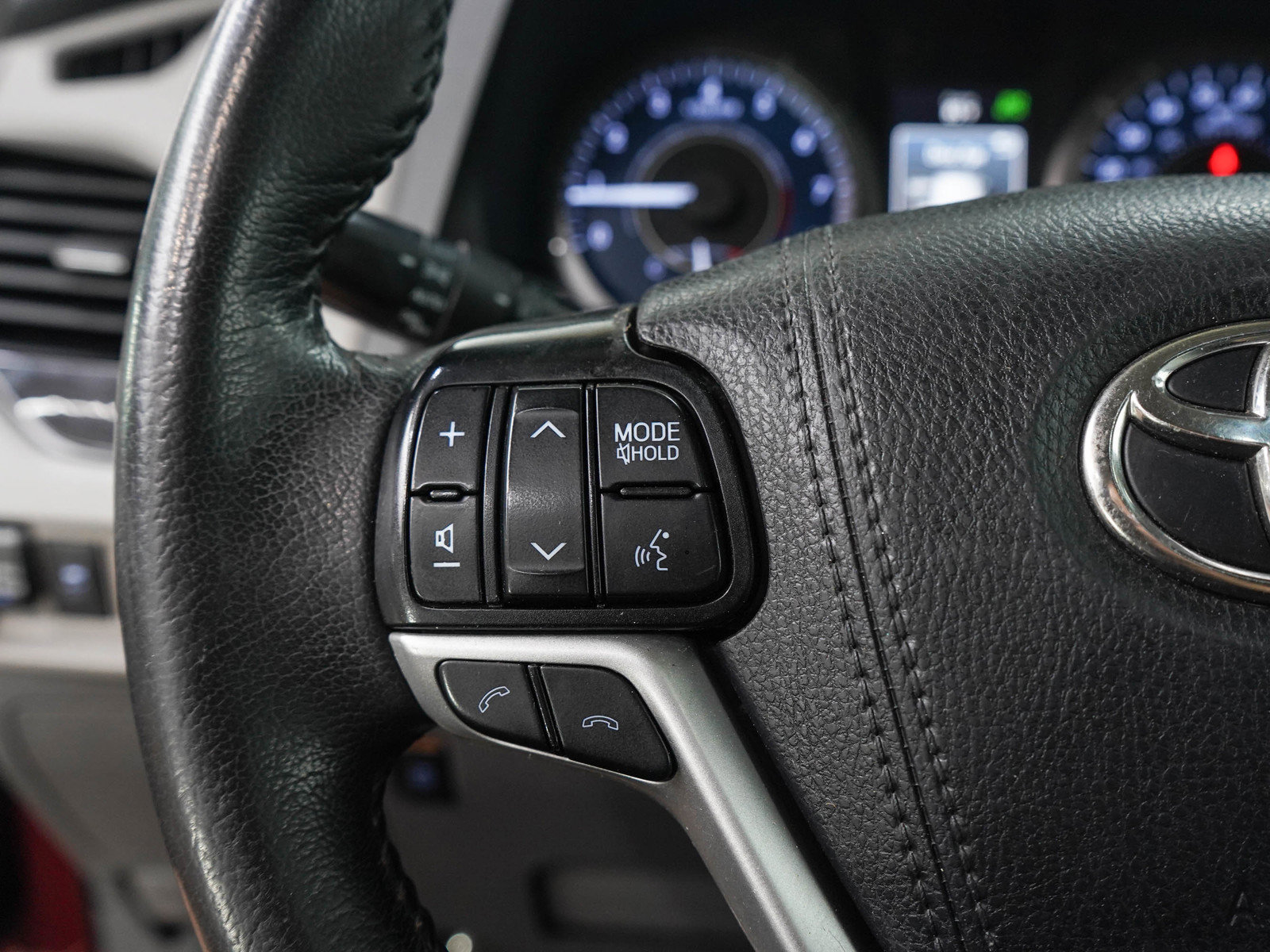 Used 2019 Toyota Sienna XLE FWD image 25