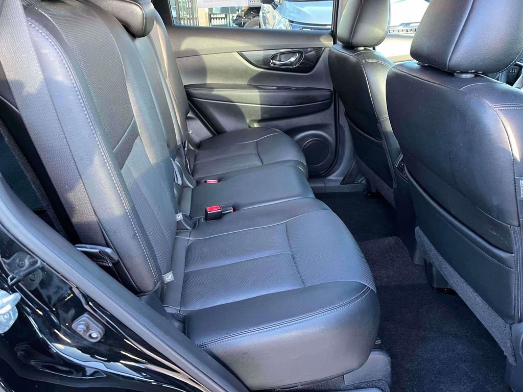 Used 2017 Nissan Rogue SL w/ SL Premium Package image 9