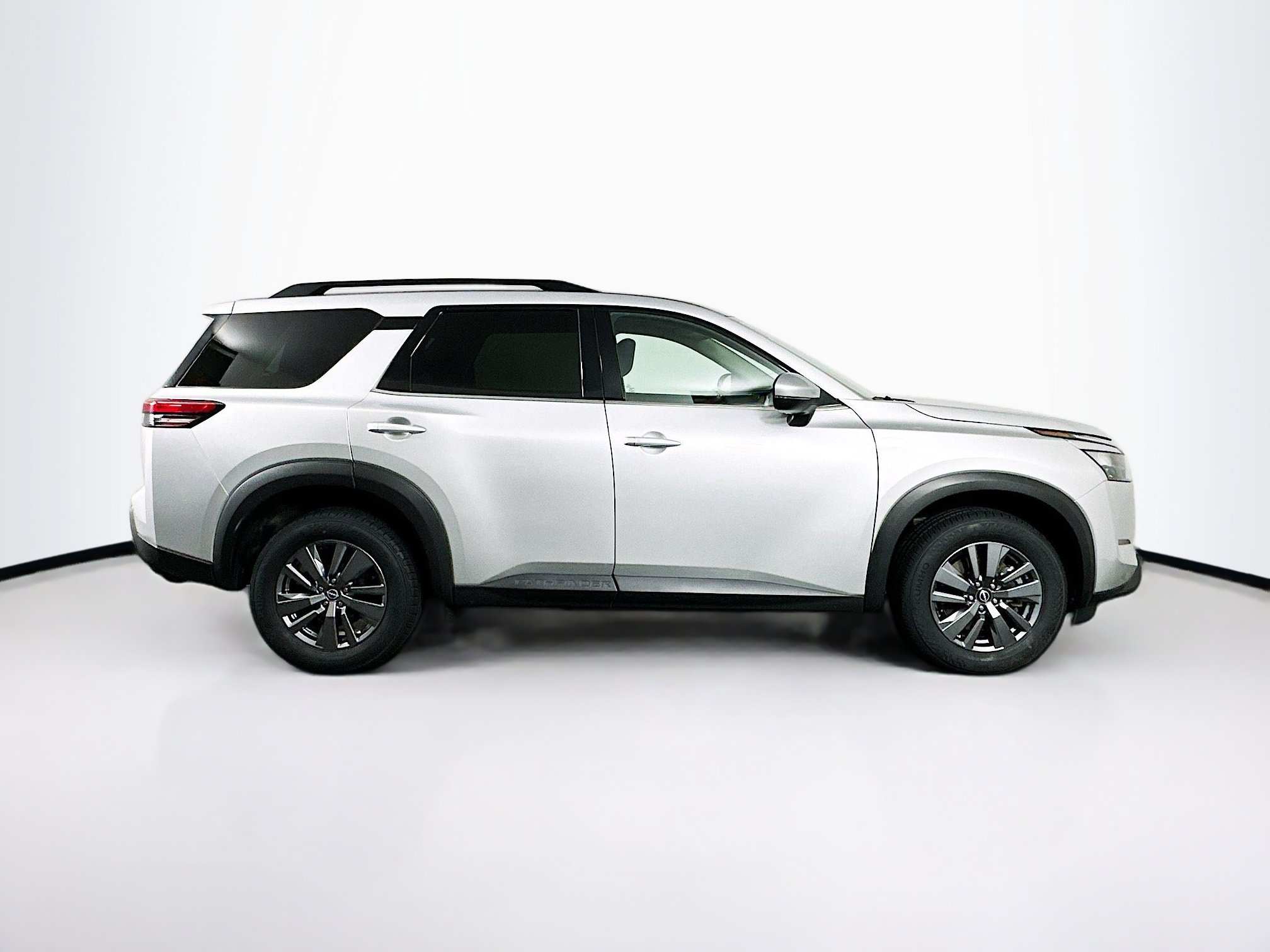 Used 2025 Nissan Pathfinder SV AWD/4WD image 10