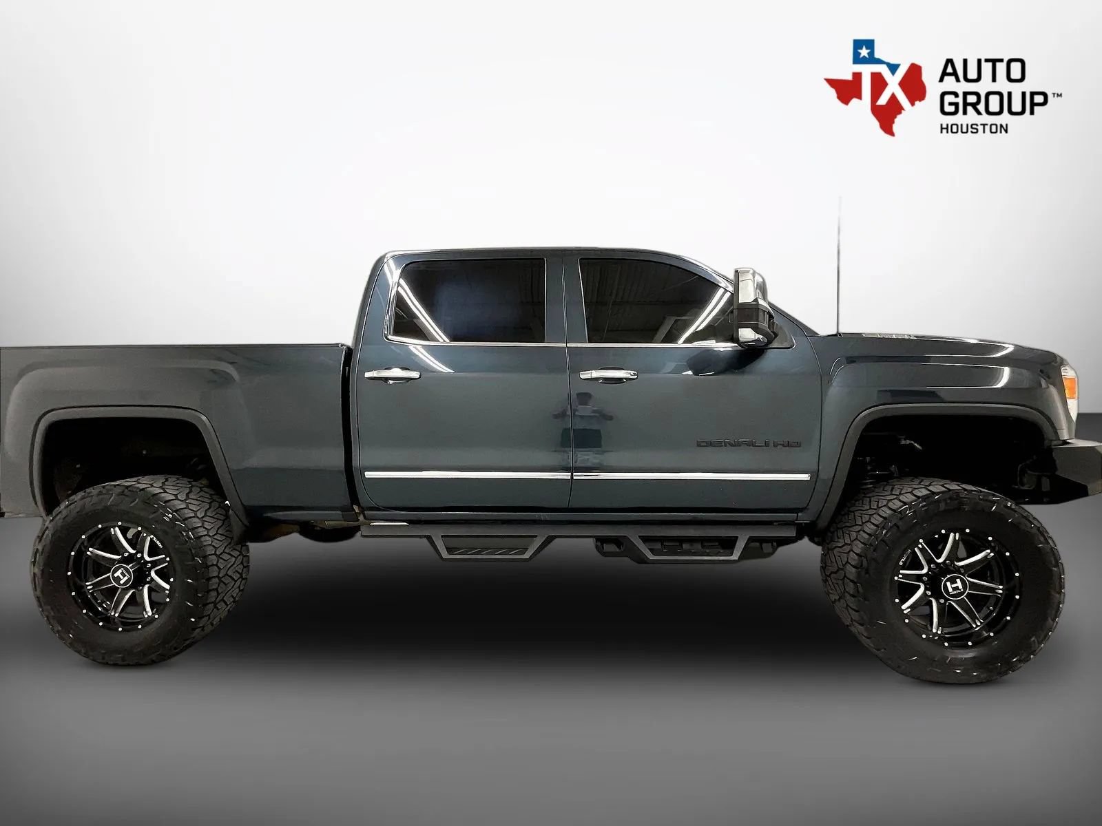 Used 2018 GMC Sierra 2500 Denali w/ Duramax Plus Package AWD/4WD image 8
