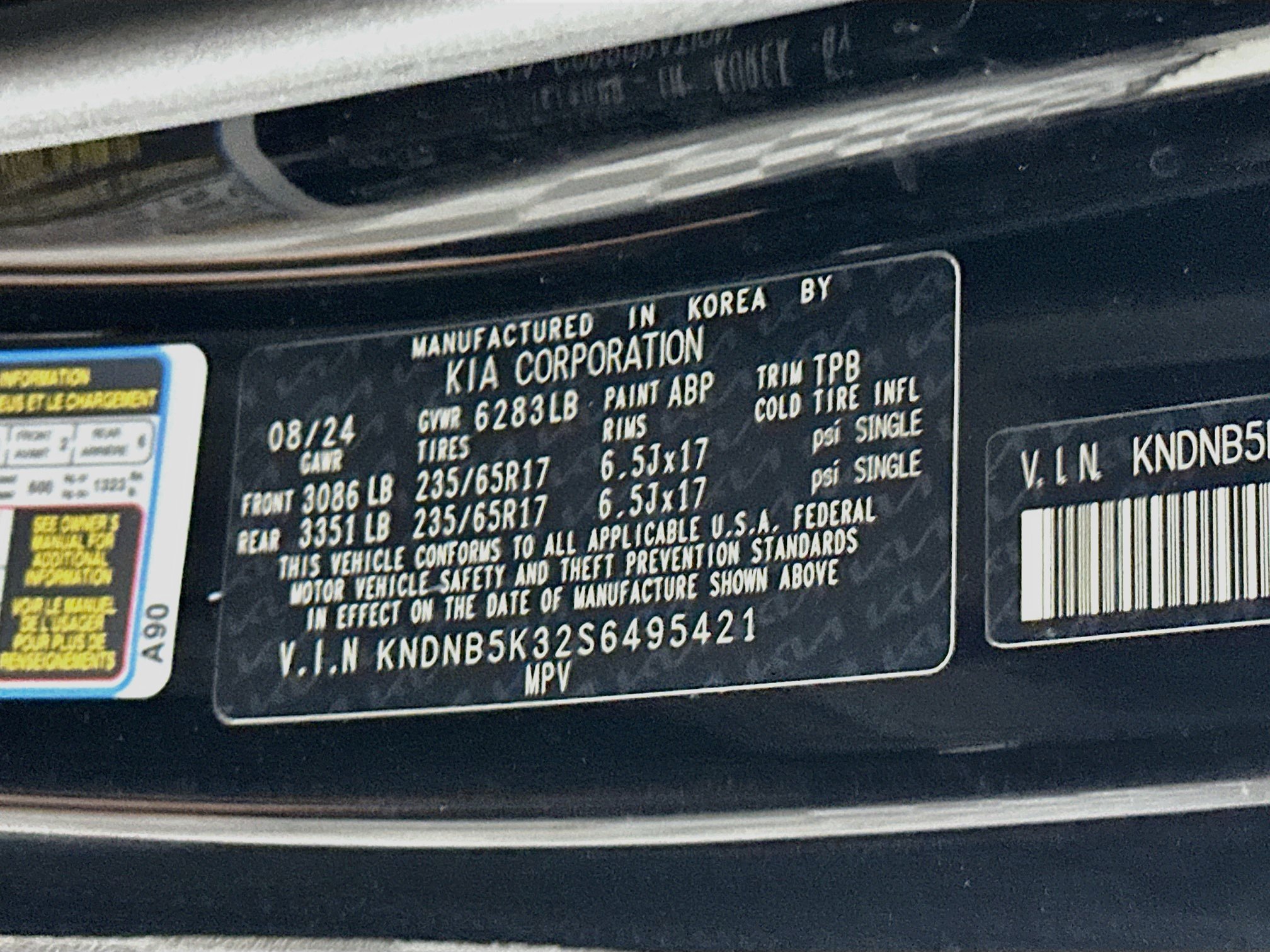 Used 2025 Kia Carnival FWD image 12