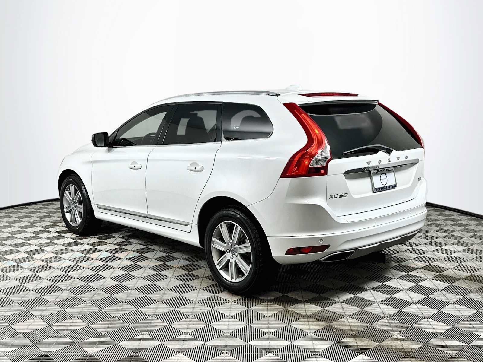 Used 2017 Volvo XC60 T5 Inscription w/ Preferred Option Package FWD image 5