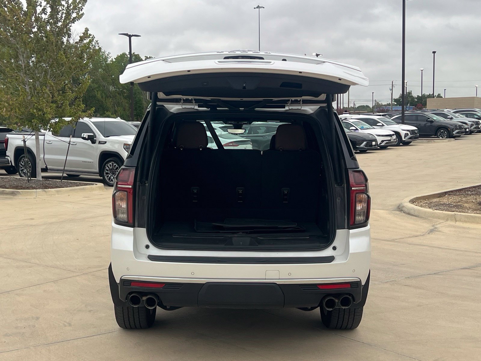 Used 2021 Chevrolet Tahoe High Country w/ Premium Package AWD/4WD image 15