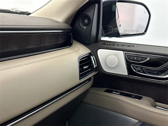 Used 2022 Lincoln Navigator Reserve image 37