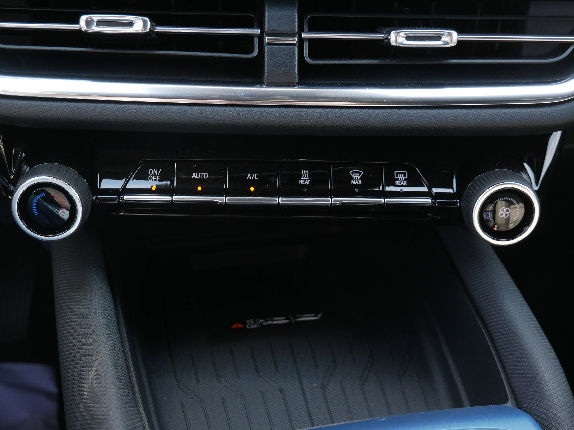 New 2026 Chevrolet Equinox EV LT image 8