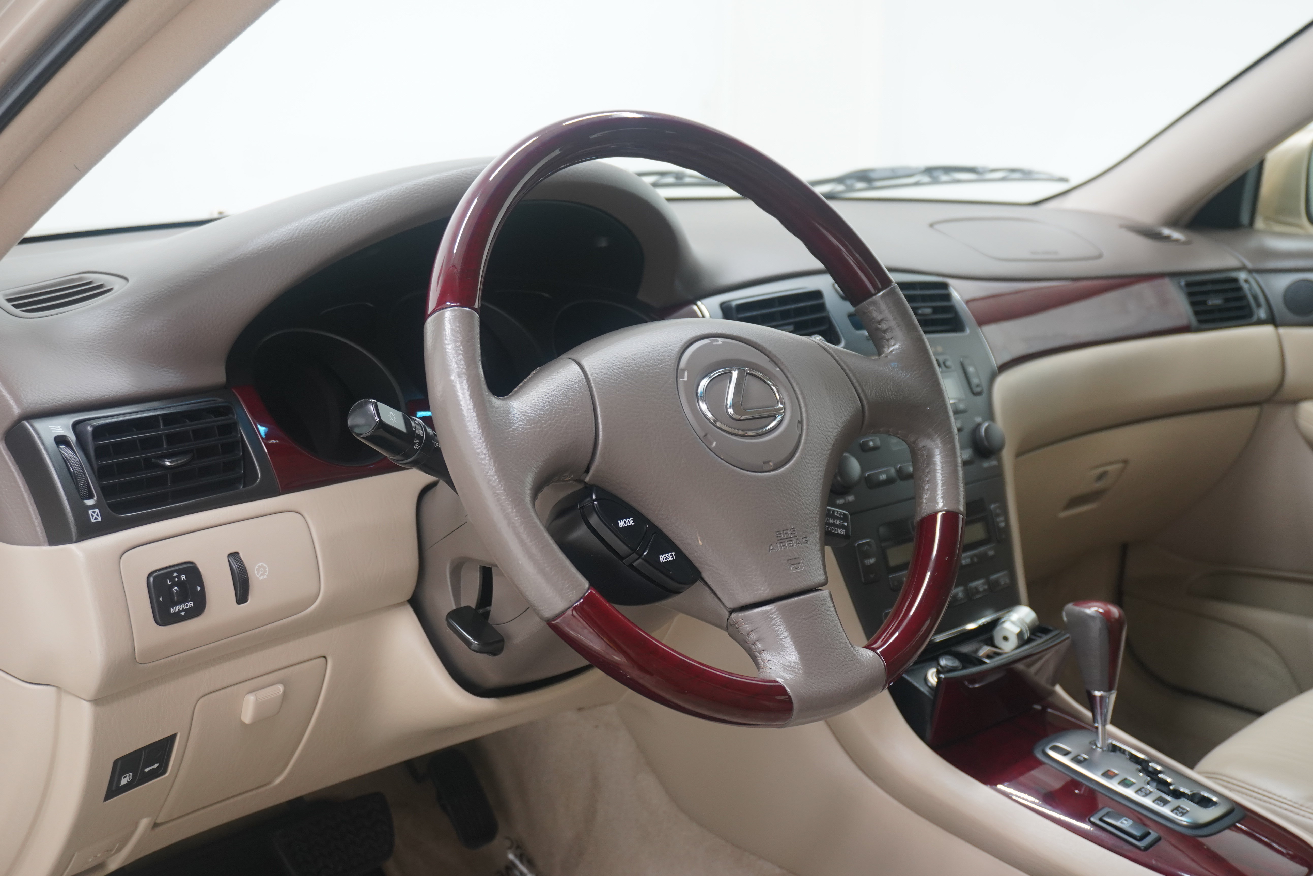 Used 2004 Lexus ES 330 w/ Premium Pkg FWD image 10