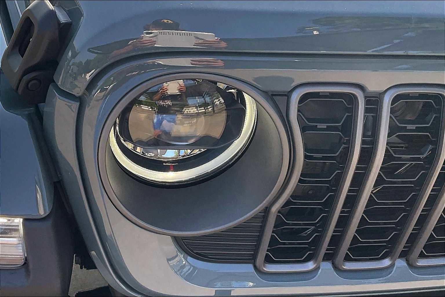 New 2025 Jeep Gladiator Sport image 13