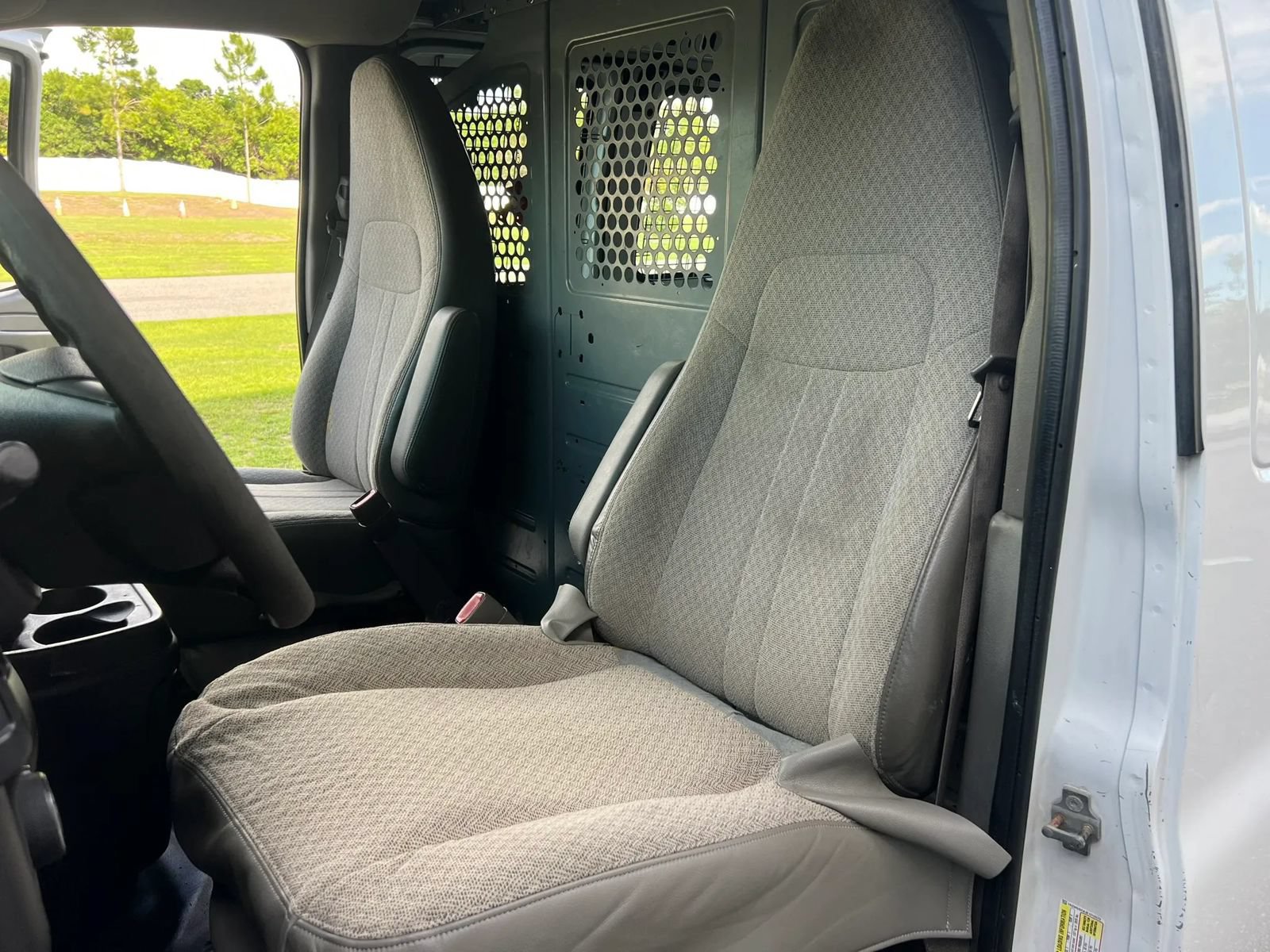 Used 2014 Chevrolet Express 2500 Extended RWD image 10