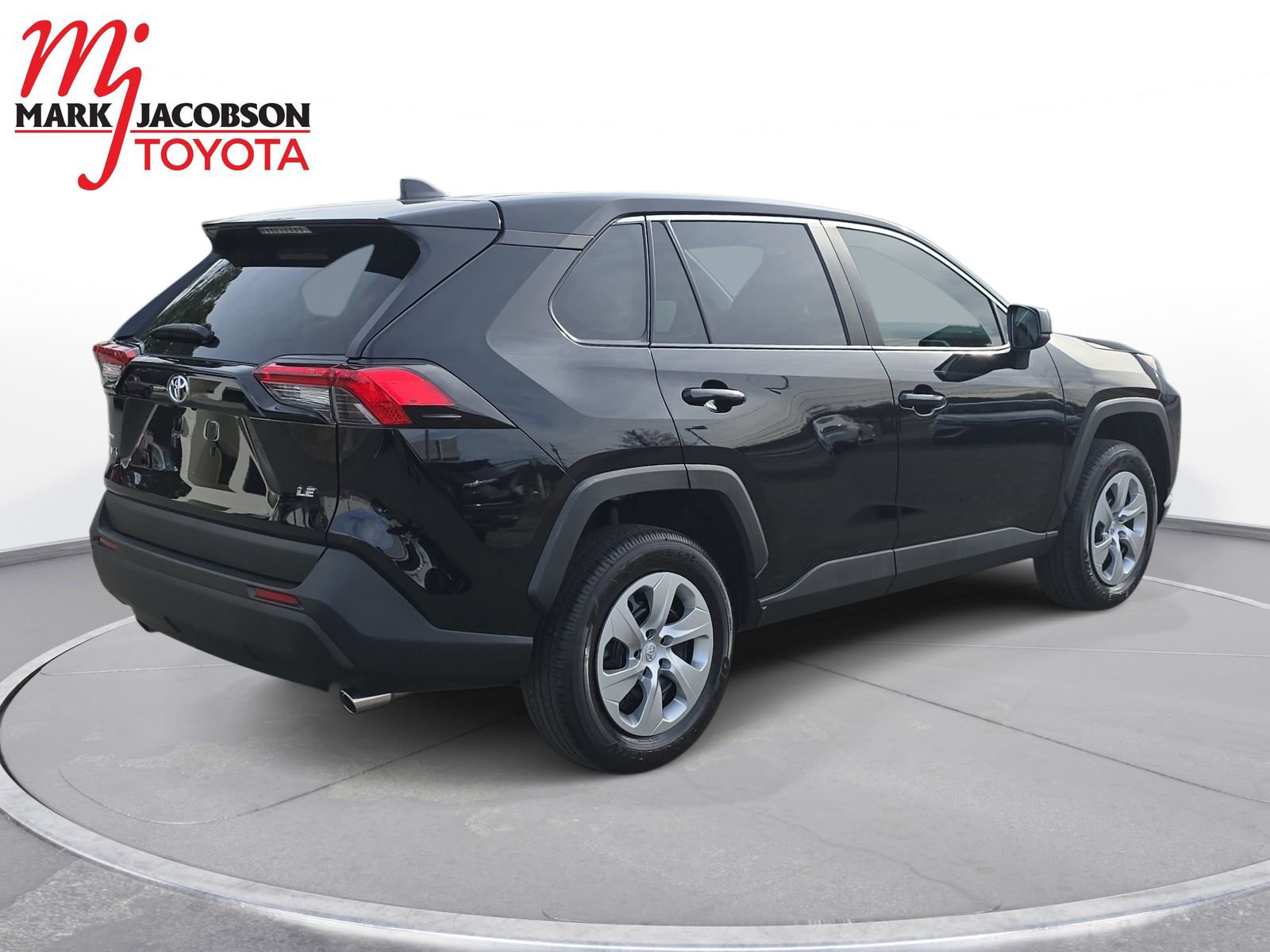 Used 2022 Toyota RAV4 LE image 9