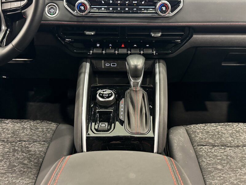 Used 2024 Chevrolet Colorado Z71 w/ Z71 Convenience Package 2 image 28