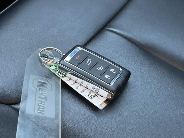 Used 2025 Jeep Grand Cherokee Limited AWD/4WD image 39