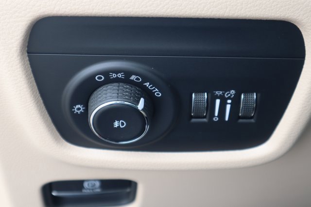 New 2025 Jeep Grand Cherokee Limited image 9