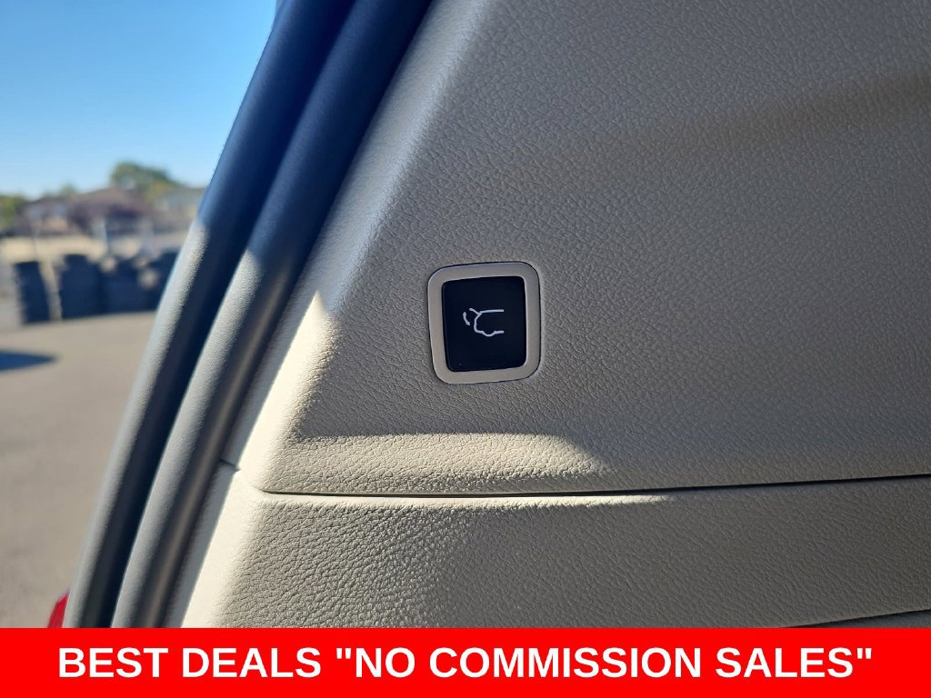 Used 2024 Chrysler Pacifica Touring-L FWD image 14