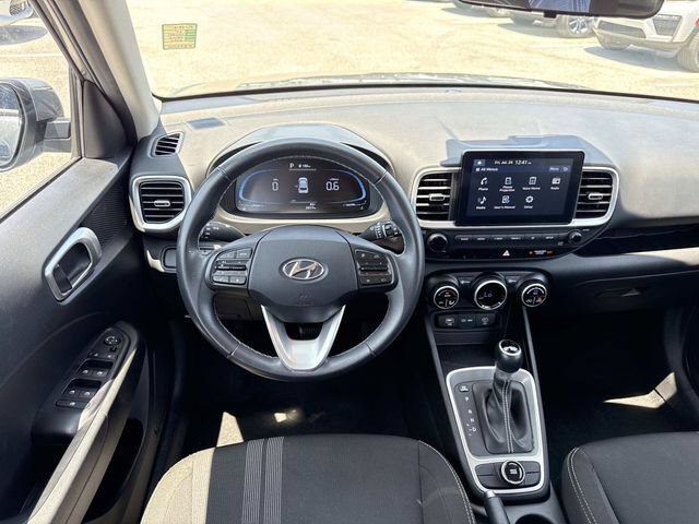 Used 2025 Hyundai Venue SEL FWD image 13