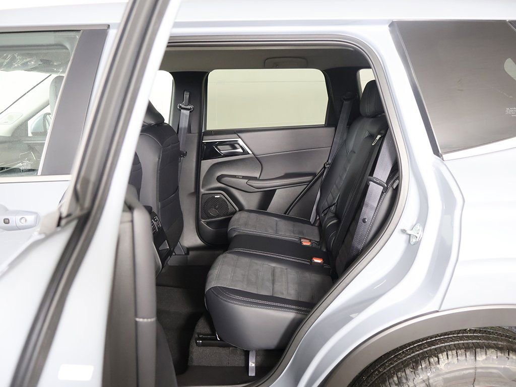 New 2026 Mitsubishi Outlander SE image 33